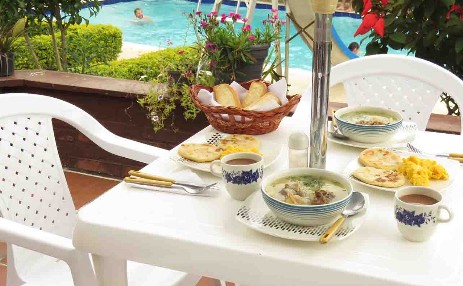 Almuerzo bufet Hotel Paraiso Sasaima Almuerzo Campestre Hotel Paraiso Sasaima